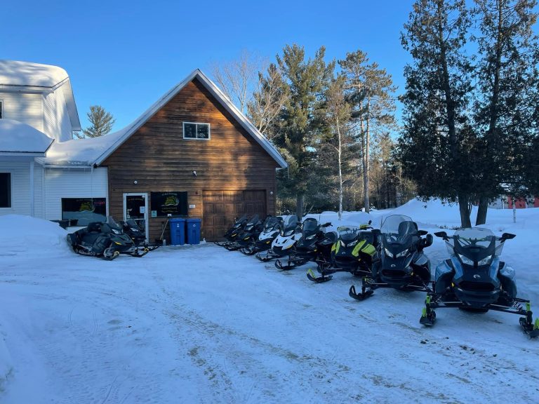 Snowmobile Tour 500