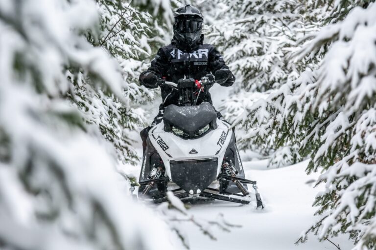 Snowmobile Tour 600