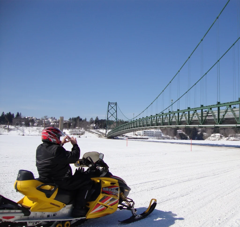Snowmobile Tour 1600